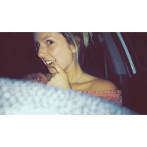 Meet your Posher, Alexis